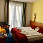 فندق Veritas 3*
