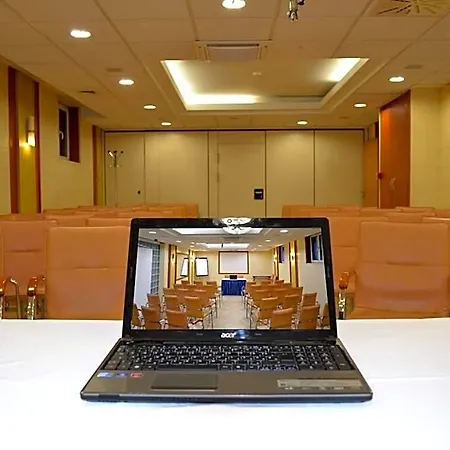 Veritas Hotel 3*
