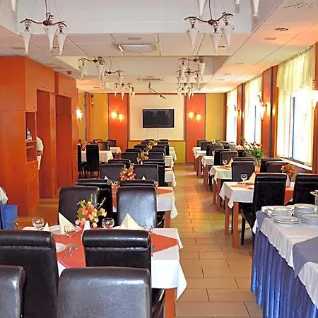 Veritas Hotel 3*