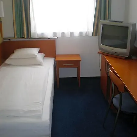 Veritas Hotel 3*