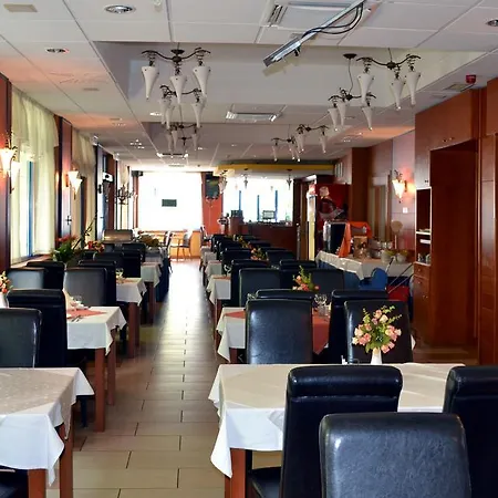 Veritas Hotel 3*